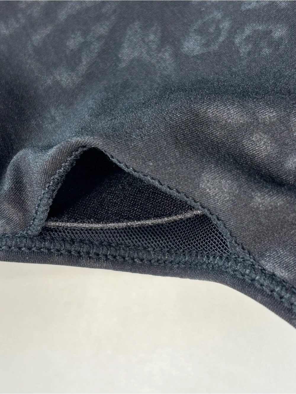 Sweaty Betty Power Plunge Sports Bra Black Leopard Medium Impact Medium